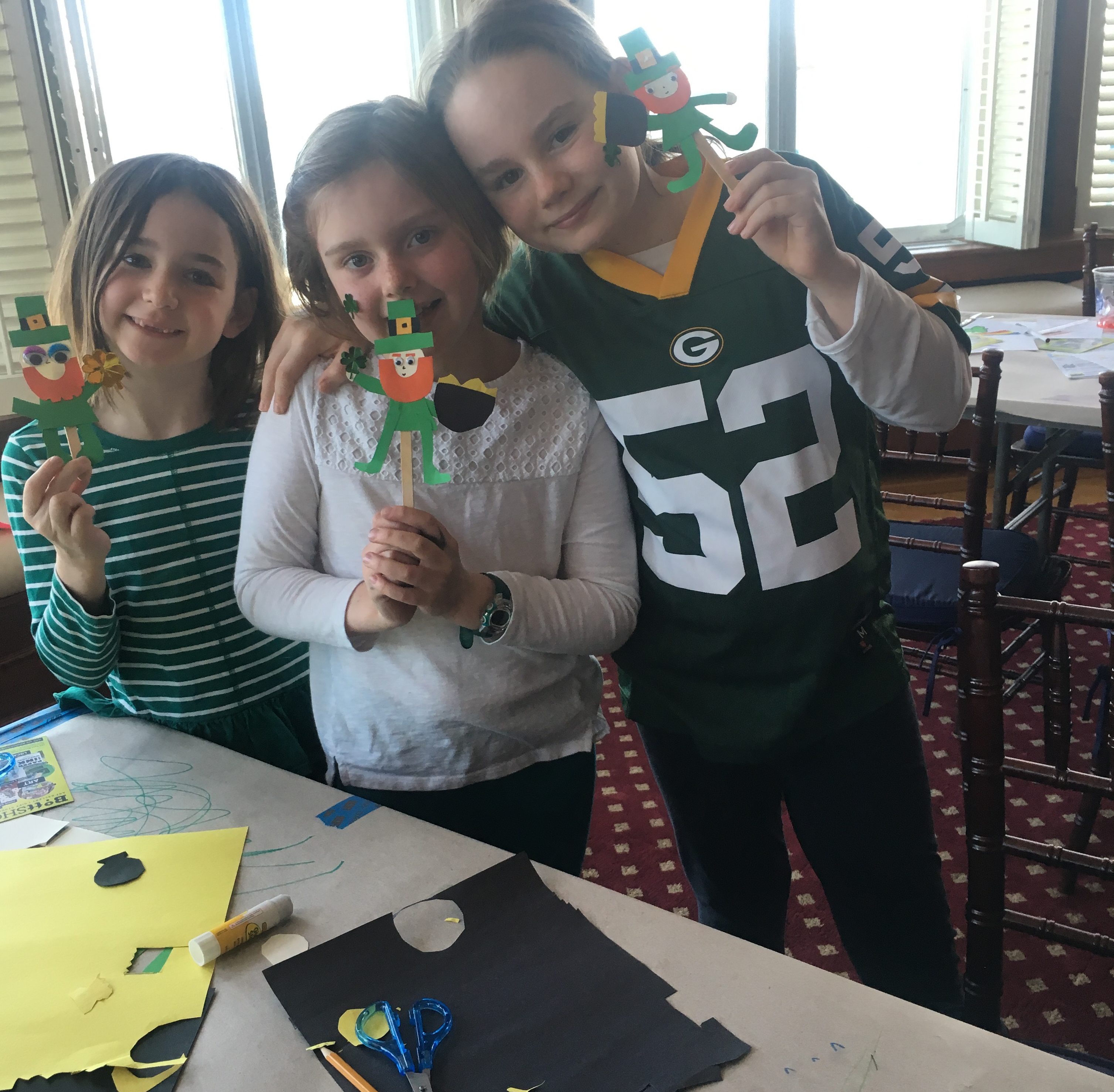 Larchmont_LYC_stpattys_crafts
