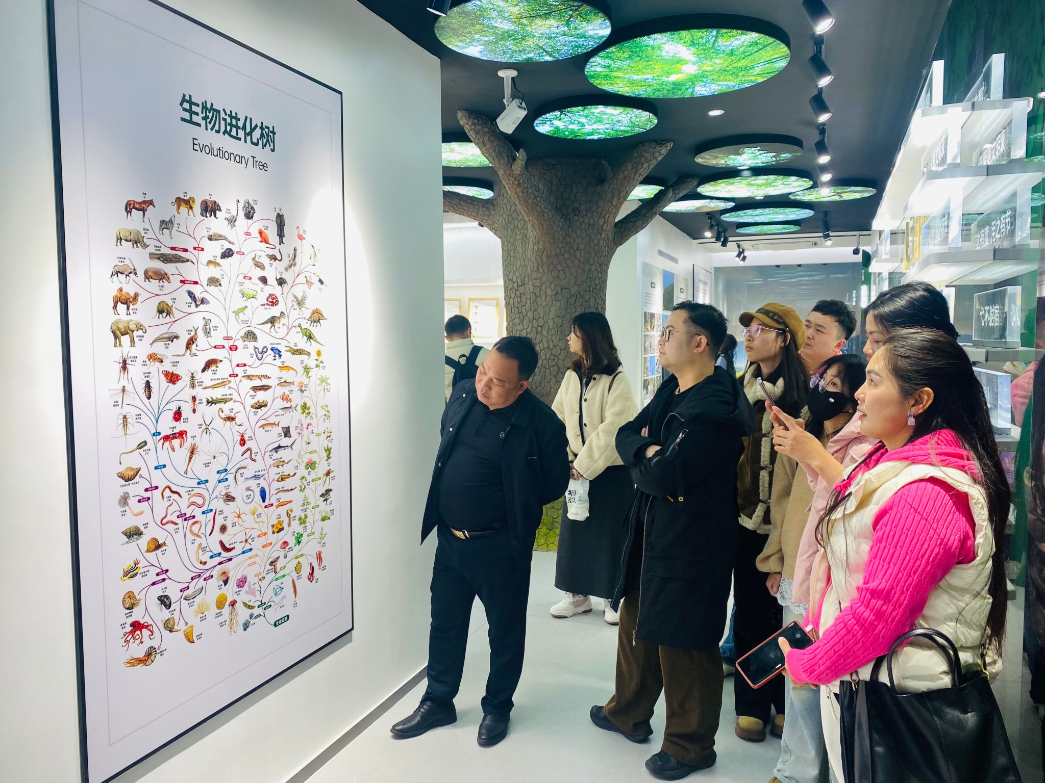 学院组织2024级、2025级成教本科生开展校园实践活动